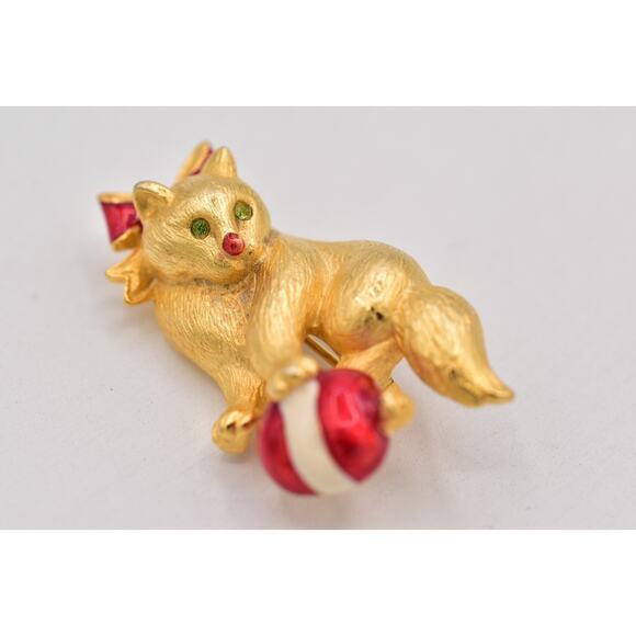 Vero Vintage Christmas Kitten Pin Brooch Cat Brushed Gold Red Bow Signed BinBP - Picture 10 of 12